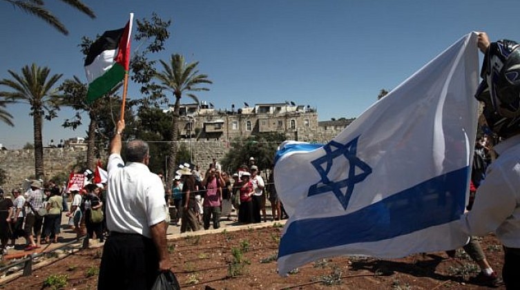 قناة عبرية تكشف عن هوية المشاركين في اجتماع العقبة غدًا الأحد