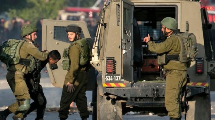 محدث: بالأسماء: حملة اعتقالات واسعة في مناطق متفرقة بالضفة