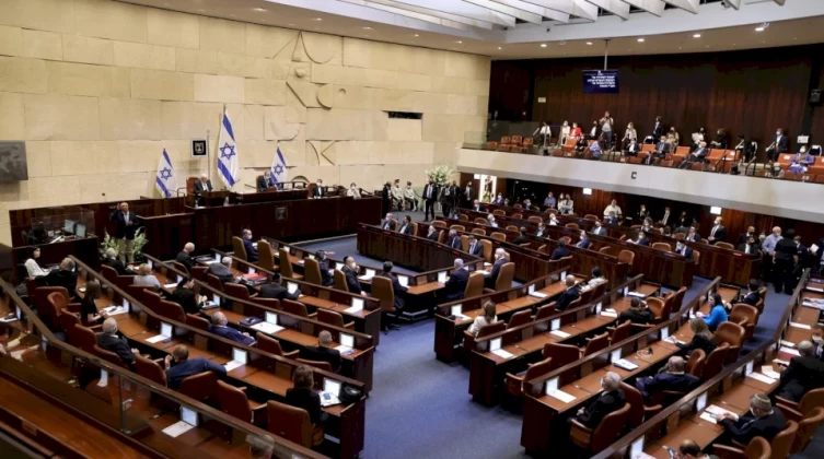 الكنيست تصادق على خطة إضعاف "جهاز القضاء" في إسرائيل