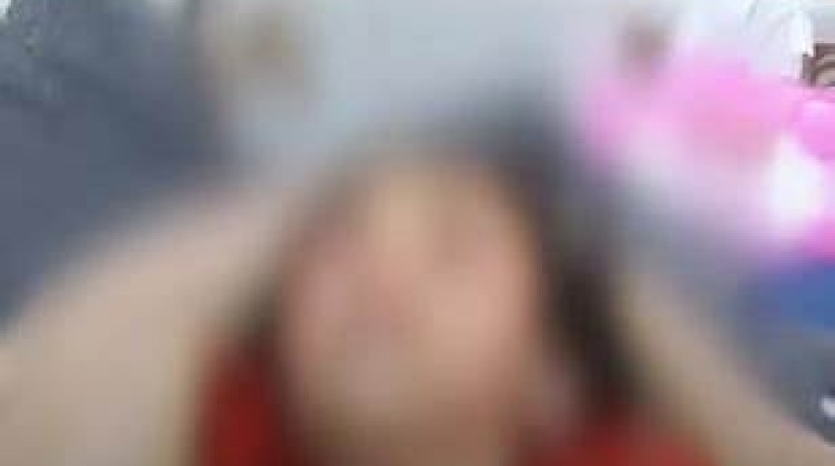 بالفيديو: "يا بابا تعال عم استناك".. طفلة سورية تهز مشاعر العالم