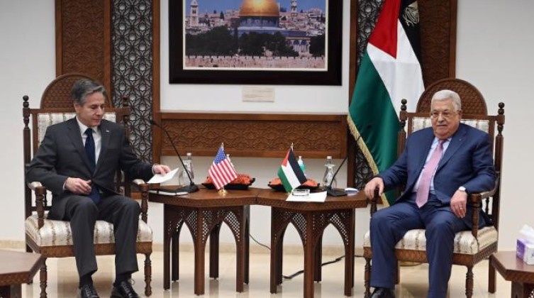 وزير الخارجية الأمريكي يهاتف الرئيس عباس.. ماذا بحثا؟