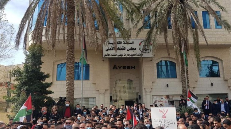 "نقابة المحاميين" تقرر تعليق العمل أمام المحاكم طيلة هذا الأسبوع