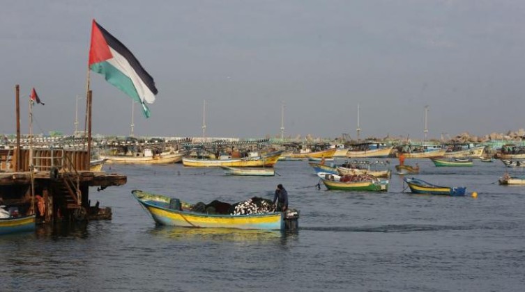 استناف العمل أمام حركة الصيد في بحر قطاع غزة