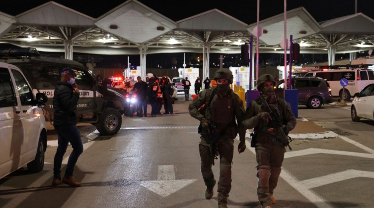 مقتل جندي إسرائيلي بعملية طعن عند حاجز شعفاط بالقدس