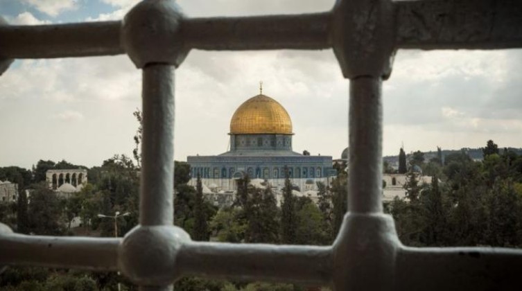 الاحتلال يفرج عن ثلاثة شبان من القدس بشروط