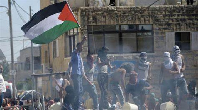 القدس المحتلة: إصابات خلال مواجهات مع الاحتلال في أبو ديس