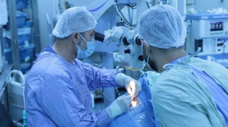 اجراء 3 عمليات زراعة فرنيات بنجاح في غزة
