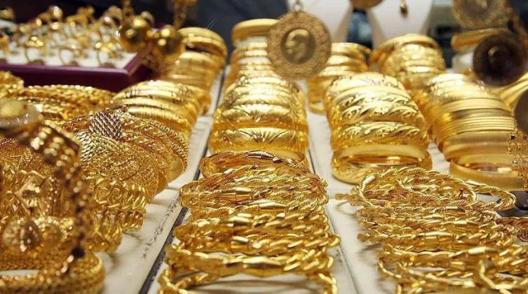 بالفيديو: عمال الداخل المحتل ينعشون أسواق الذهب في غزة