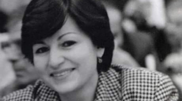 "شؤون الكنائس" تنعى الشاعرة الفلسطينية مي الصايغ