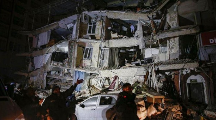 فلسطين تُعزي بضحايا الزلزال المدمر الذي ضرب تركيا