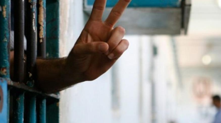 الاحتلال يحكم على أسير من جنين بالسجن وغرامة مالية