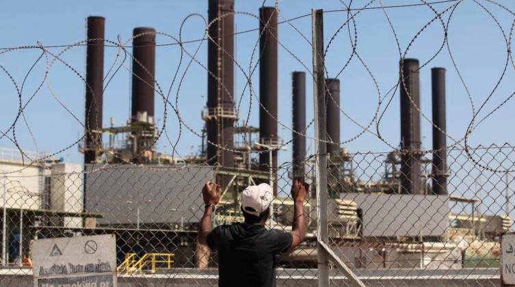 "ثابت" يوضح سبب العجز المستمر في جدول توزيع الكهرباء بغزة