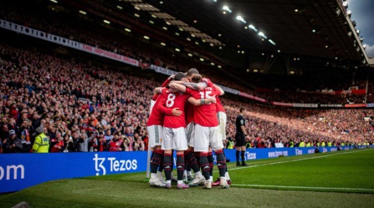 بالفيديو: مانشستر يونايتد يكتسح ليستر سيتي بثلاثية في الدوري الإنجليزي