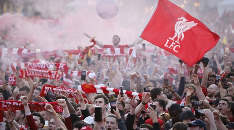 بالفيديو: جماهير ليفربول تفسد ليلة ريال مدريد قبل قمة دوري الأبطال !