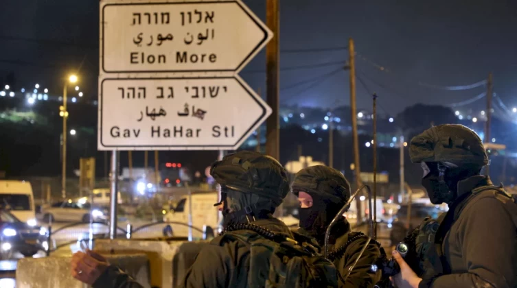 الاحتلال يقرر إغلاق محال بلدة حوارة يوم غد الإثنين