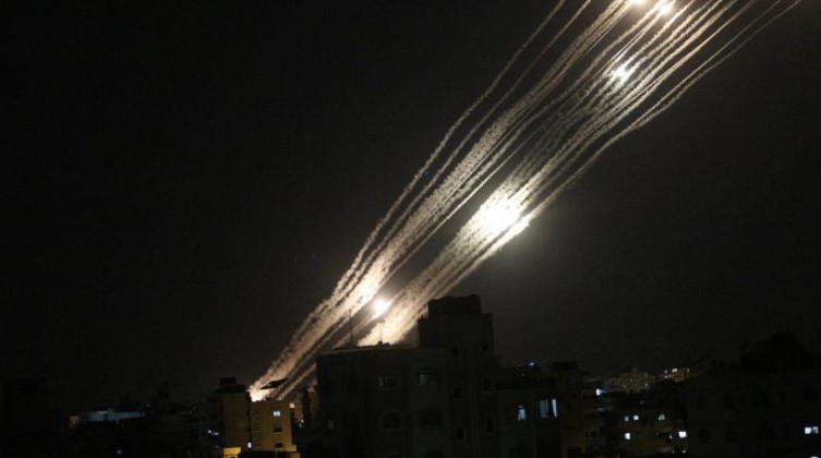 الإعلام العبري يكشف عن سبب عدم الرد الإسرائيلي على صاروخ غزة