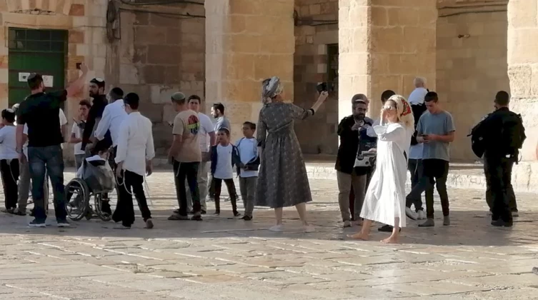 مستوطنون يقتحمون الأقصى تزامنا مع "عيد المساخر"