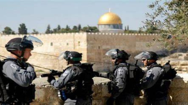 مفتي القدس يدين اقتحام الأقصى والاعتداء على المعتكفين