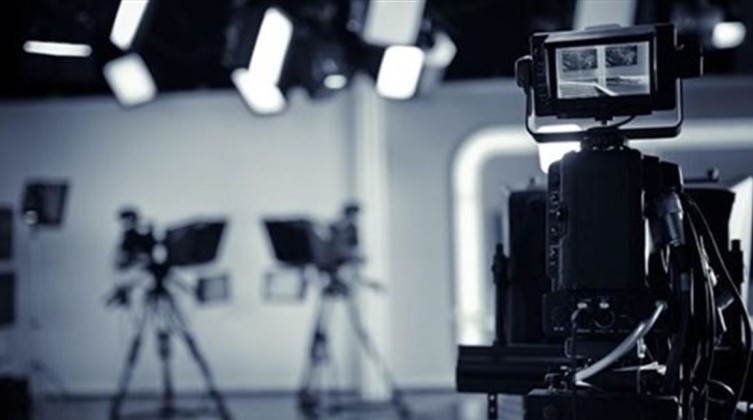 بالفيديو: شاهد- فيديو متداول لممثل شهير يُثير ضجة!