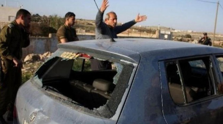 مستوطنون يرشقون مركبات المواطنين غرب أريحا