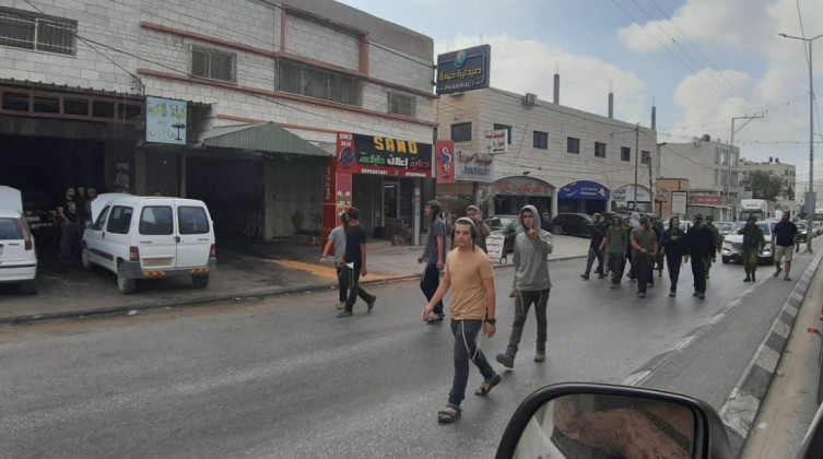 حماس: جرائم المستوطنين في الضفة يدفع الأوضاع نحو التصعيد