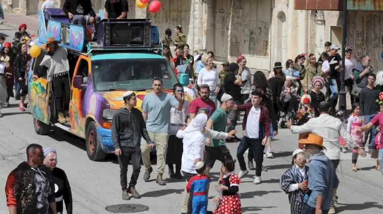 مسيرة استفزازية للمستوطنين في البلدة القديمة من الخليل