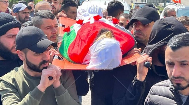 بالصور: تشبيع جثمان الشهيد عميد لولح في نابليس