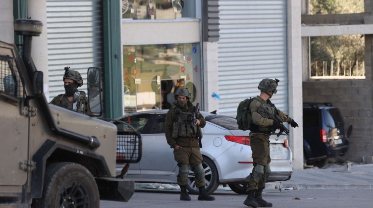 كيف علقت الفصائل الفلسطينية على استشهاد 3 شبان في نابلس؟