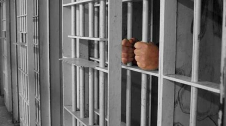 ثلاثة أسرى يدخلون أعوامًا جديدة في سجون الاحتلال