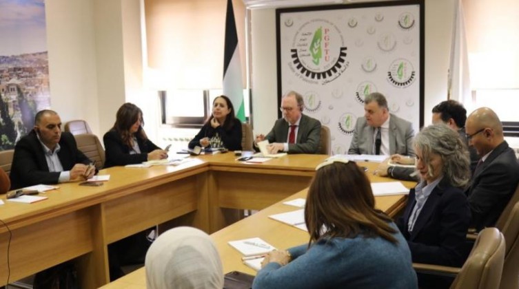 نقابة العمال تسلم لجنة دولية ورقة الحقائق المتعلقة بانتهاكات العمال