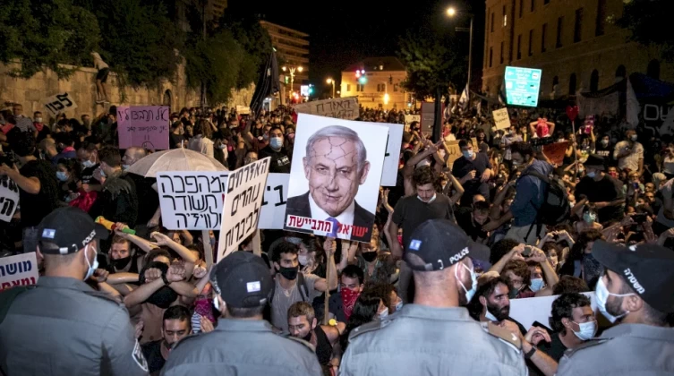 بالفيديو والصور: الآلاف يتظاهرون ضد حكومة نتنياهو للأسبوع العاشر على التوالي