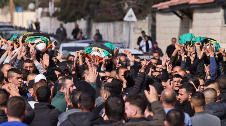 بالفيديو والصور: أهالي جنين يشيعون جثامين شهداء جبع الثلاثة