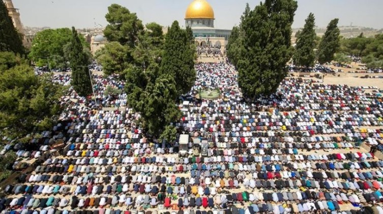 70 ألف مُصلٍ أدوا صلاة الجمعة في المسجد الأقصى