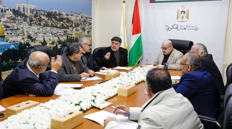 الدعليس يطالب "أونروا" لضرورة تلبية مطالب اتحاد المقاولين