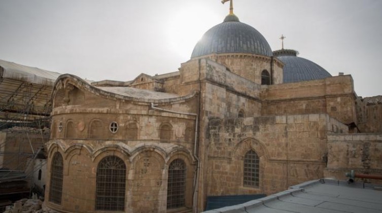 حماس تُعقب على محاولة الاعتداء على كنيسة الجثمانية بالقدس