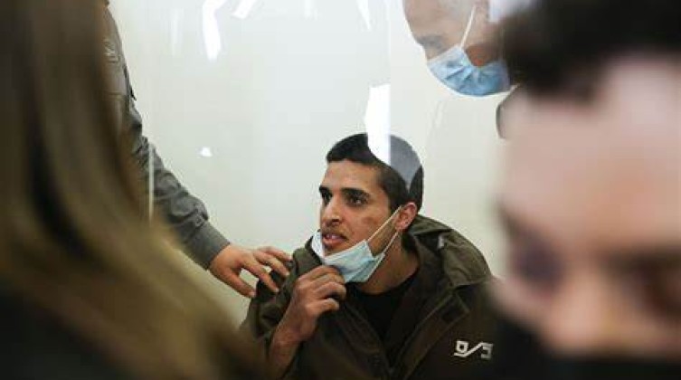 الأسير أحمد مناصرة يكشف عن سوء معاملته داخل سجون الاحتلال