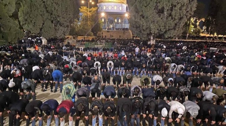 الآلاف يلبون نداء الفجر العظيم في المسجدين "الأقصى والإبراهيمي"