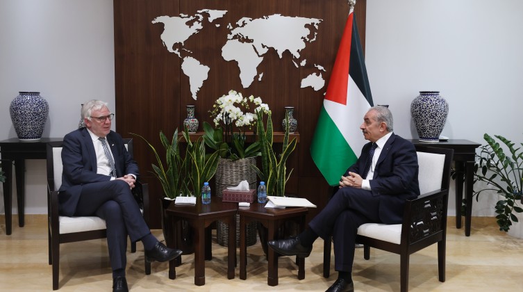 اشتية: القوانين الإسرائيلية تهدد الفلسطينيين وأرواح أبنائهم واراضيهم