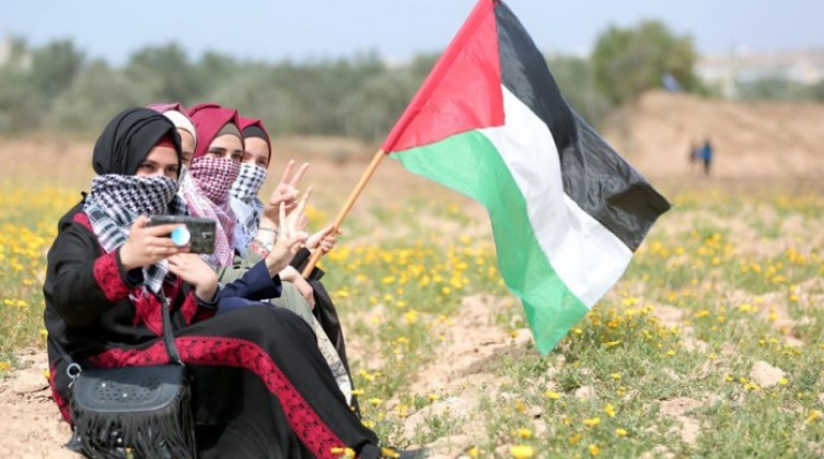 الإحصاء يستعرض أوضاع المرأة الفلسطينية عشية يوم "المرأة العالمي"