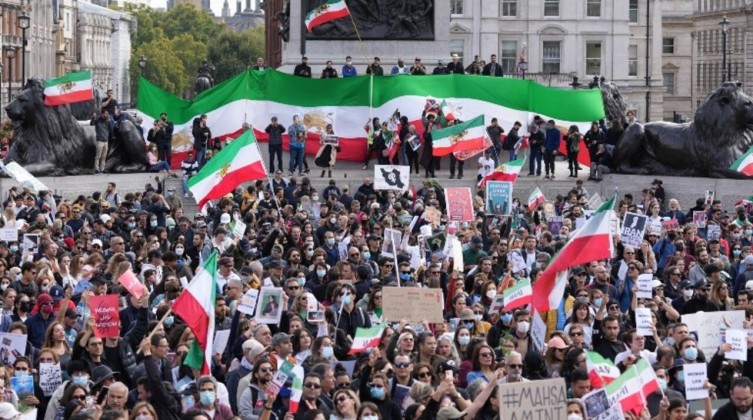 العفو عن 22 ألفا من معتقلي الاحتجاجات في إيران