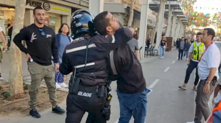 شرطة الاحتلال تعتقل شابًا في نتانيا عثر بحوزته على سكين
