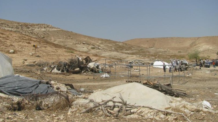 مستوطنون يهاجمون خيام المواطنين بالأغوار الشمالية
