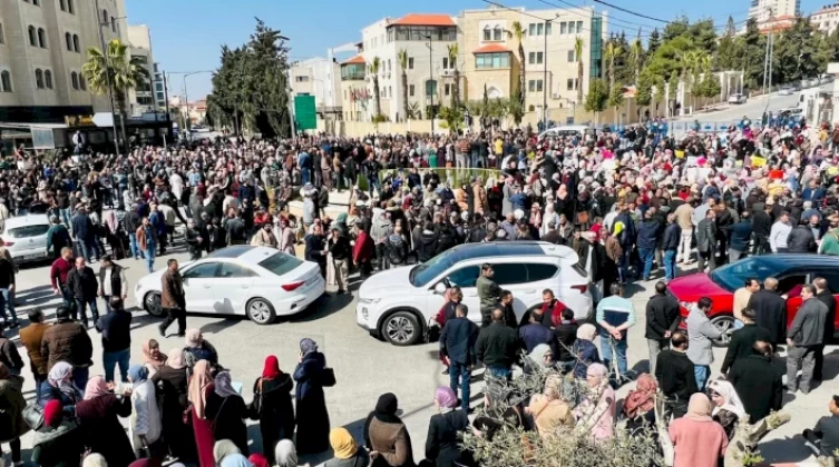 حراك المعلمين يمهل الحكومة 24 ساعة لرفع العقوبات كفرصة أخيرة