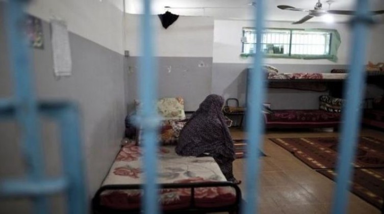 في يوم الأم.. الاحتلال يواصل اعتقال 5 أمّهات في سجونه من بين 29 أسيرة