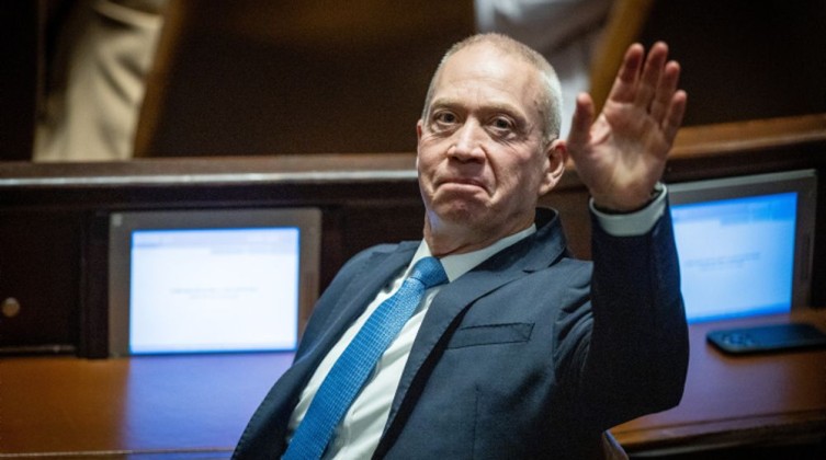 "غالانت" يهدد بالاستقالة في حال تم هذا الأمر