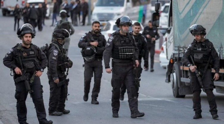 ​الاحتلال يزعم اعتقال المشتبه بهم بمحاولة تفجير حافلة في "بيتار عيليت"