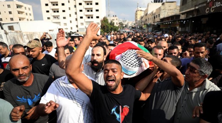 بالفيديو والصور: تشييع جثمان الشهيد محمد نضال سليم في قلقيلية
