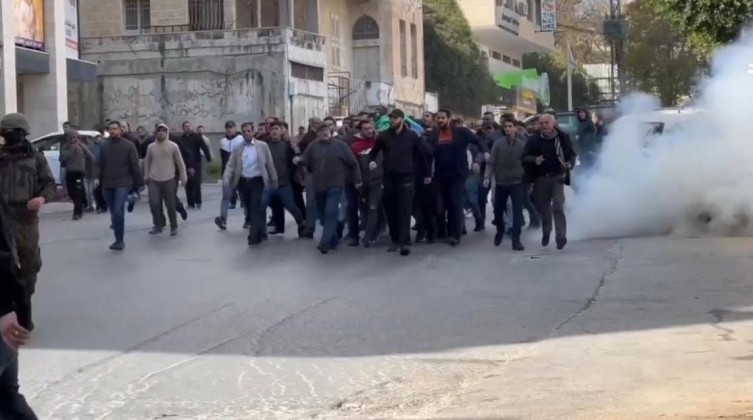 حماس تعقب على قمع أجهزة السلطة لجنازة الشهيد خروشة