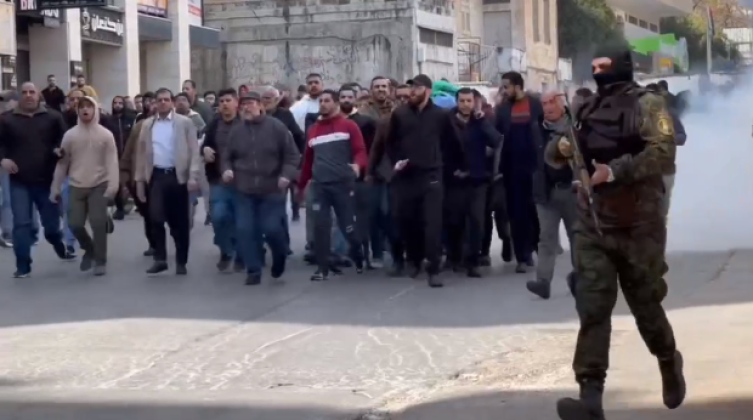 محافظة نابلس تتحدث عن تفاصيل ما  حدث خلال تشييع جثمان الشهيد خروشه