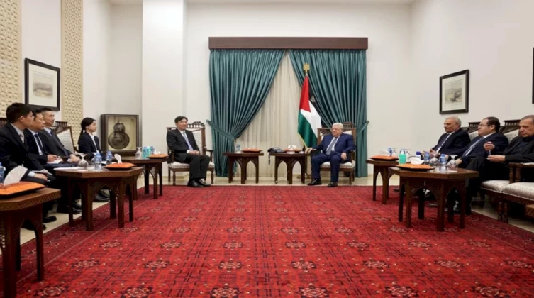 تفاصيل لقاء الرئيس عباس مع المبعوث الصيني الخاص للشرق الأوسط